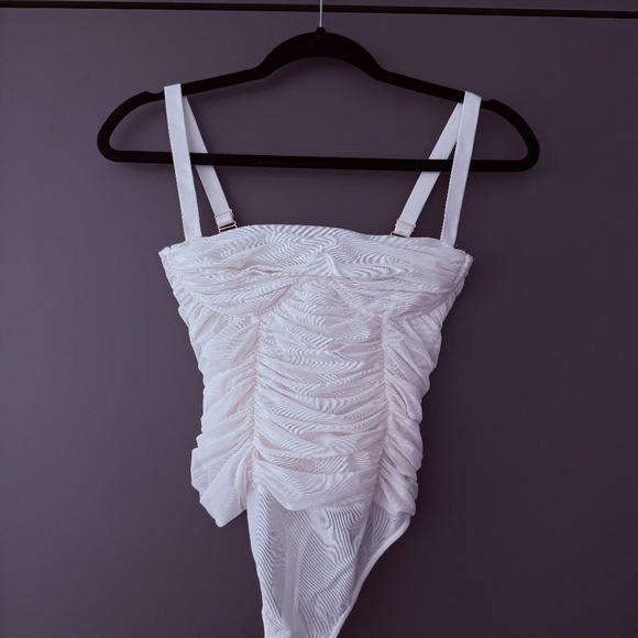 NWOT Aritzia Babaton Luxor Ruched Bustier Mesh Bodysuit - Picture 2 of 11